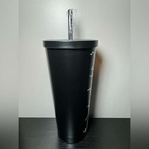 ✨🆕 HTF Dolls Kill Black & White Exclusive Tumbler - Picture 4 of 11